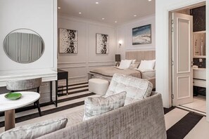 Minibar, in-room safe, desk, iron/ironing board - Balkan Orient Express (Belgrade)