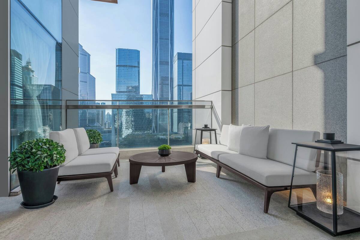 1 bedroom, premium bedding, minibar, in-room safe