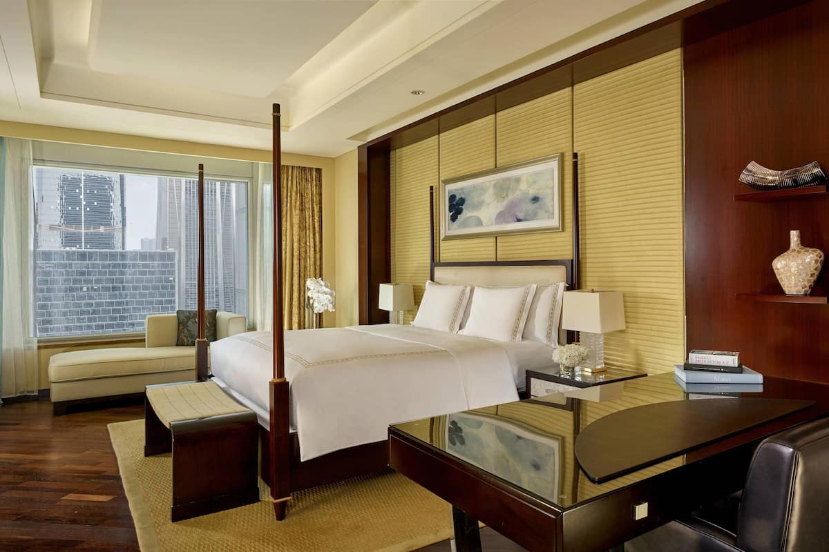 Carlton Suite