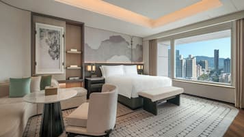 Design King Room | Premium bedding, minibar, in-room safe, laptop workspace