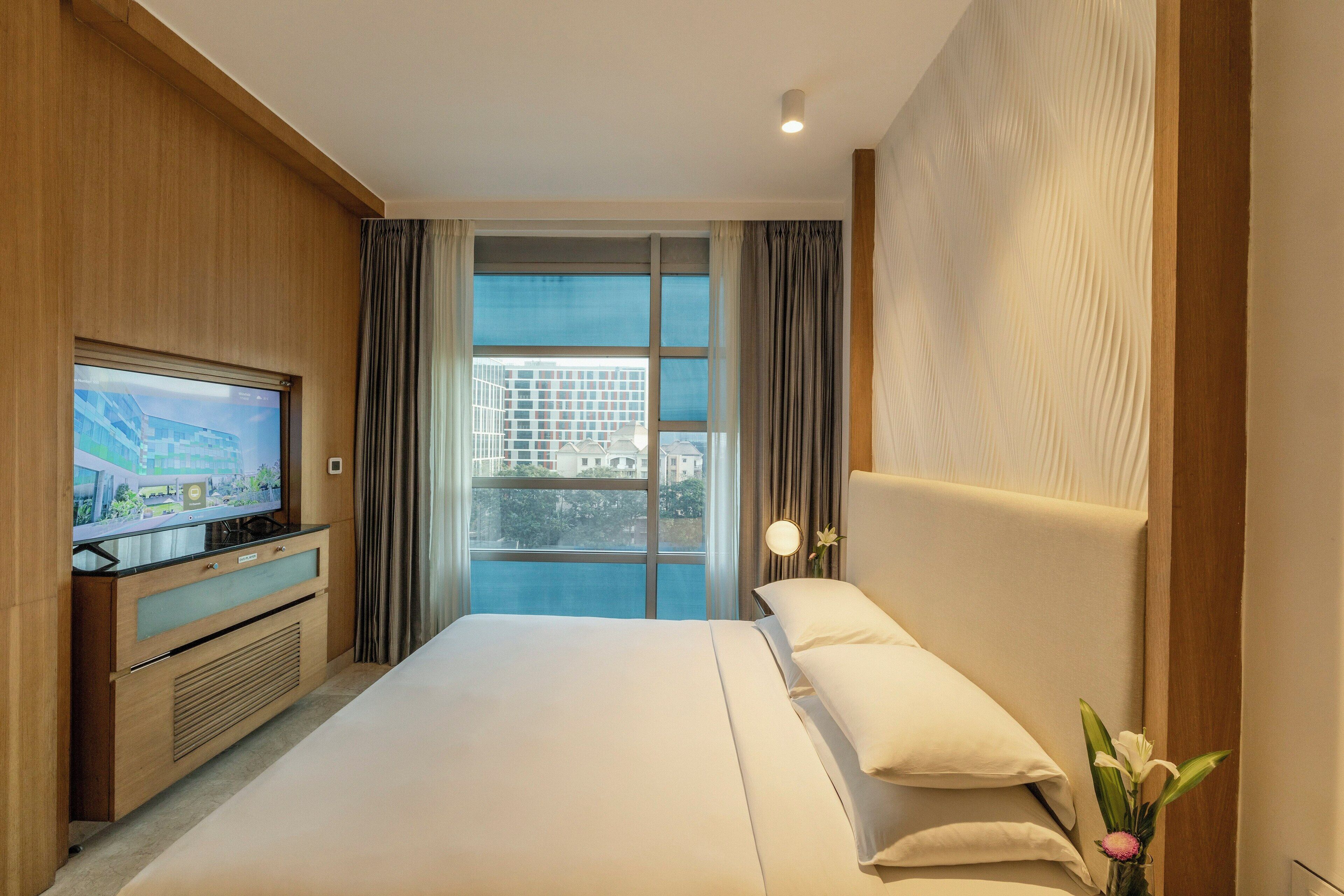 1 bedroom, premium bedding, minibar, in-room safe