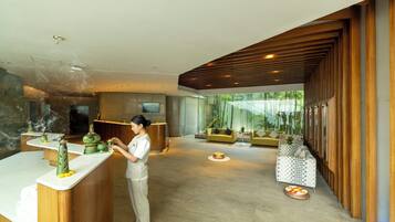 Sauna, steam room, Turkish bath/hammam, body treatments, aromatherapy