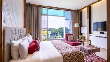 Deluxe Room Garden View Queen Bed | 1 bedroom, premium bedding, minibar, in-room safe