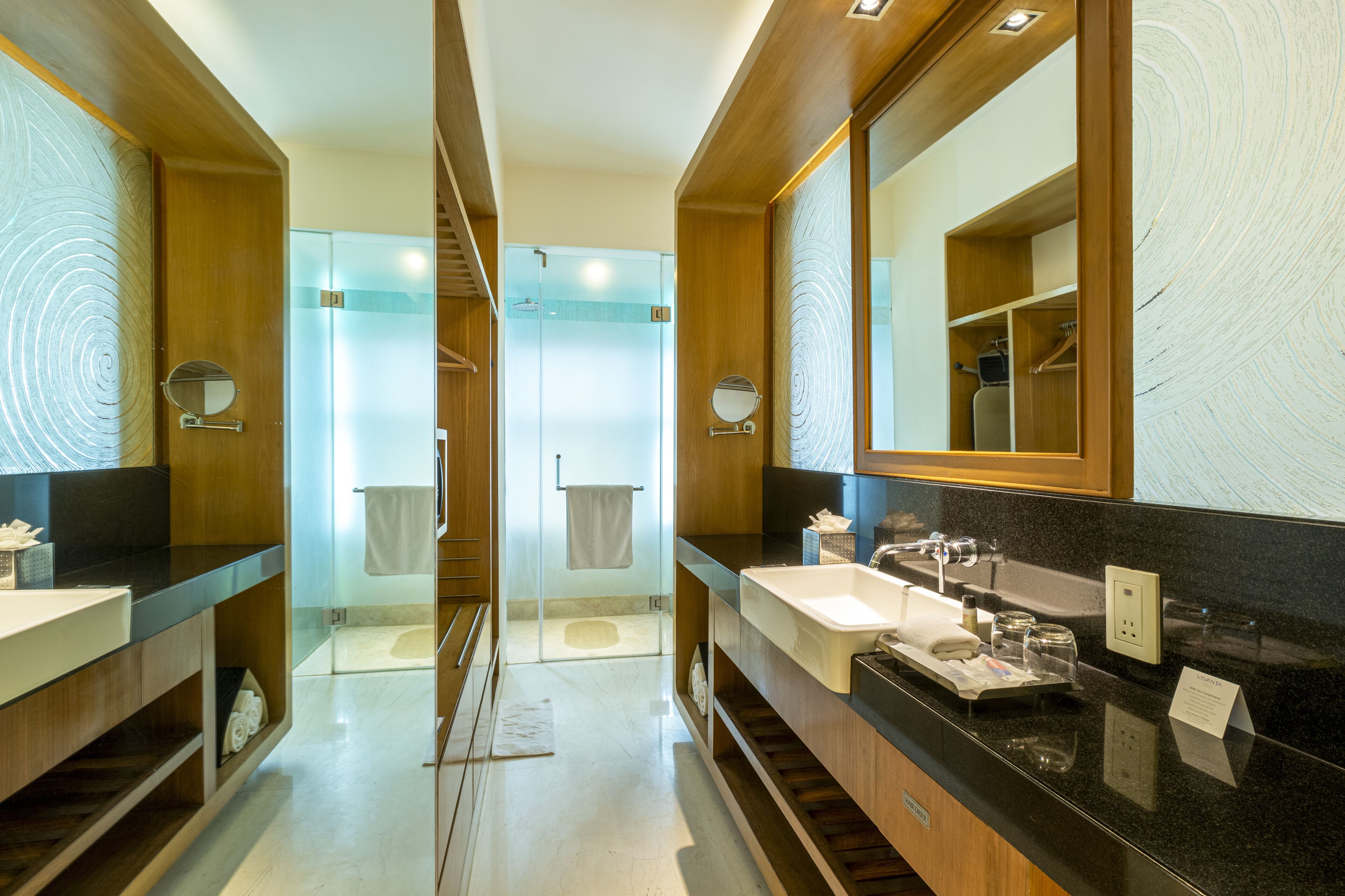 superior room city view queen bed | bathroom | combined shower/bathtub, rainfall showerhead, free toiletries
