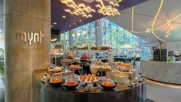 Bữa sáng buffet hàng ngày (700 INR/mỗi người)