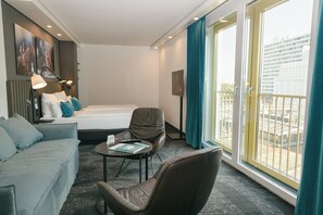 DELUXE (2 Adults + 1 Child) | 埃及棉床單、高級寢具、書桌、隔音