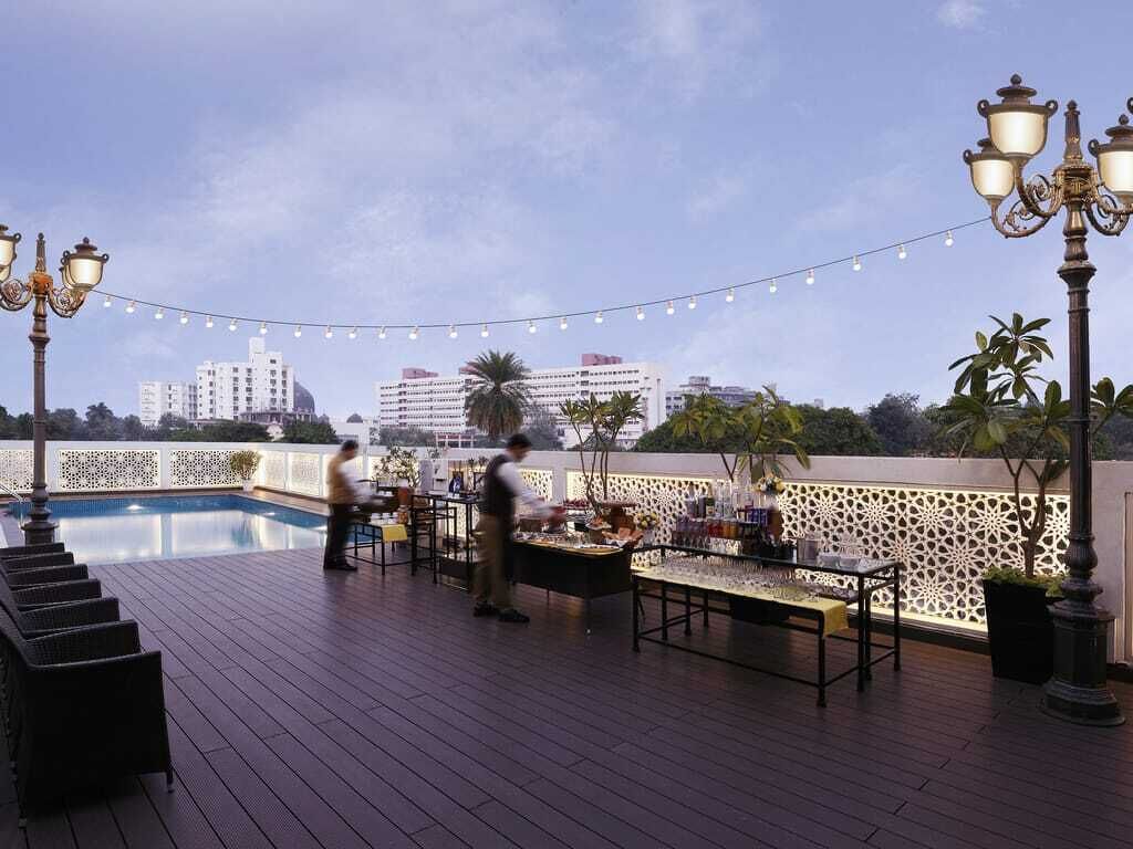 Outdoor pool, sun loungers