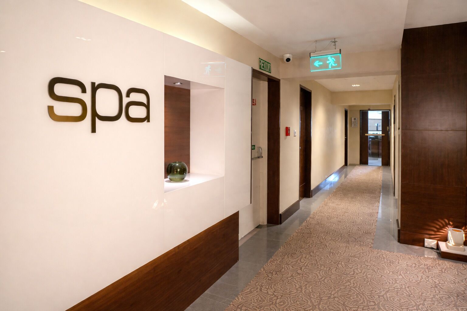 Sauna, bagno turco, massaggi “deep tissue”, 2 sale per trattamenti