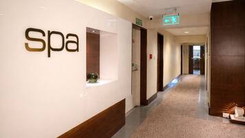 Sauna, bagno turco, massaggi “deep tissue”, 2 sale per trattamenti