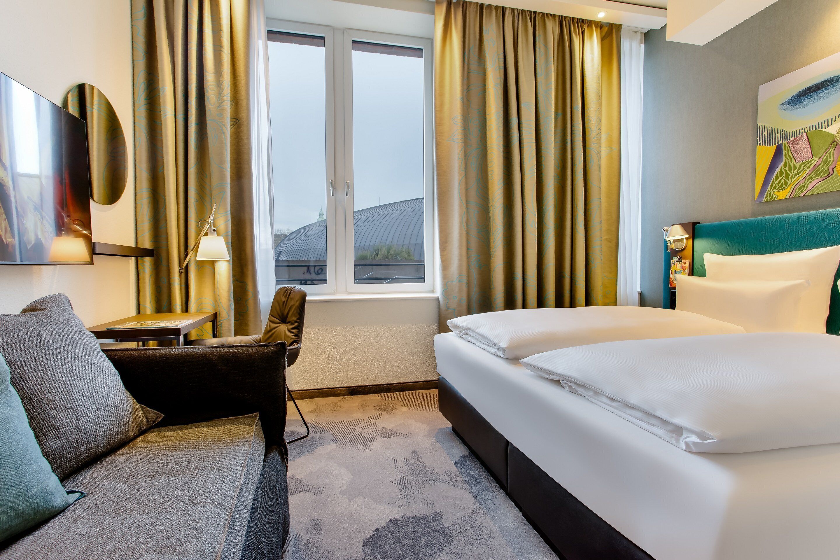 business room, 1 queen bed | view from room