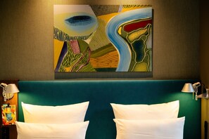 Business-Zimmer, 1 Queen-Bett | Schreibtisch, schallisolierte Zimmer, kostenloses WLAN, Bettwäsche