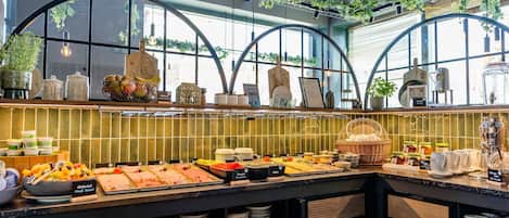Buffet déjeuner servi tous les jours en supplément