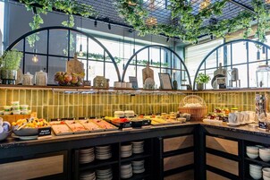 Daily buffet breakfast for a fee