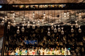 Bar (on property) - Motel One Wiesbaden (Wiesbaden)