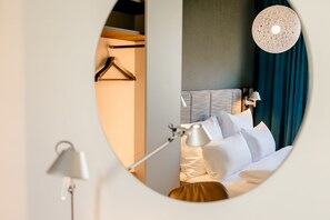 Egyptinpuuvillaiset lakanat, ylelliset vuodevaatteet, työpöytä