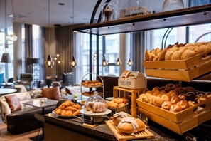 Café da manhã continental todos os dias mediante uma taxa