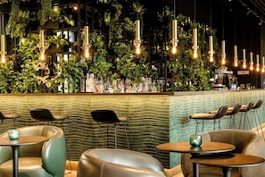 Bar (on property) - Motel One München-East Side (Munich)