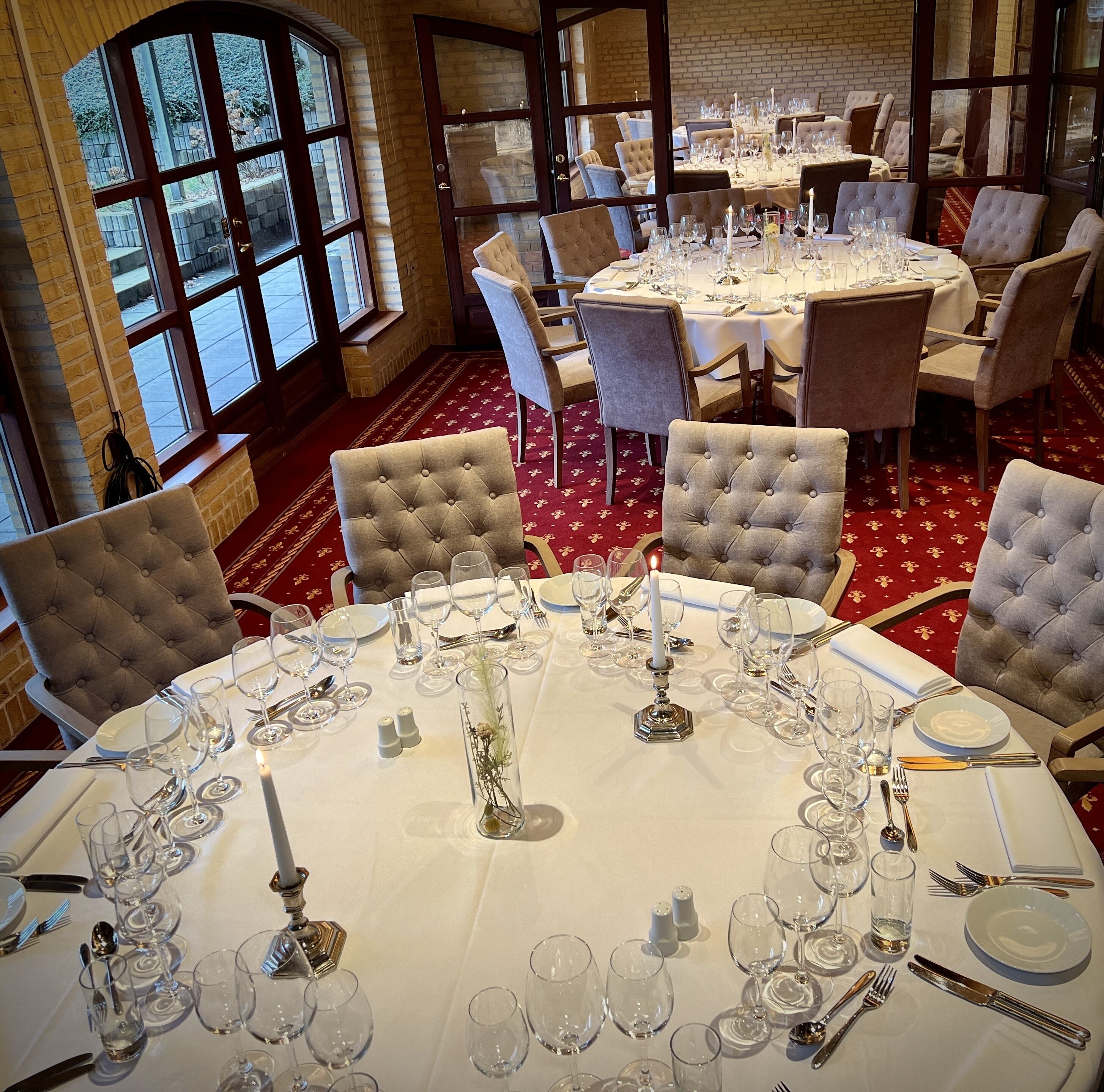 lunch and dinner served, garden views