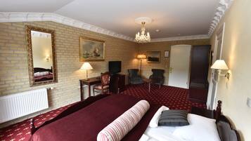 Standard-Doppelzimmer, Balkon | Pillowtop-Betten, Schreibtisch, Bügeleisen/Bügelbrett, Babybetten