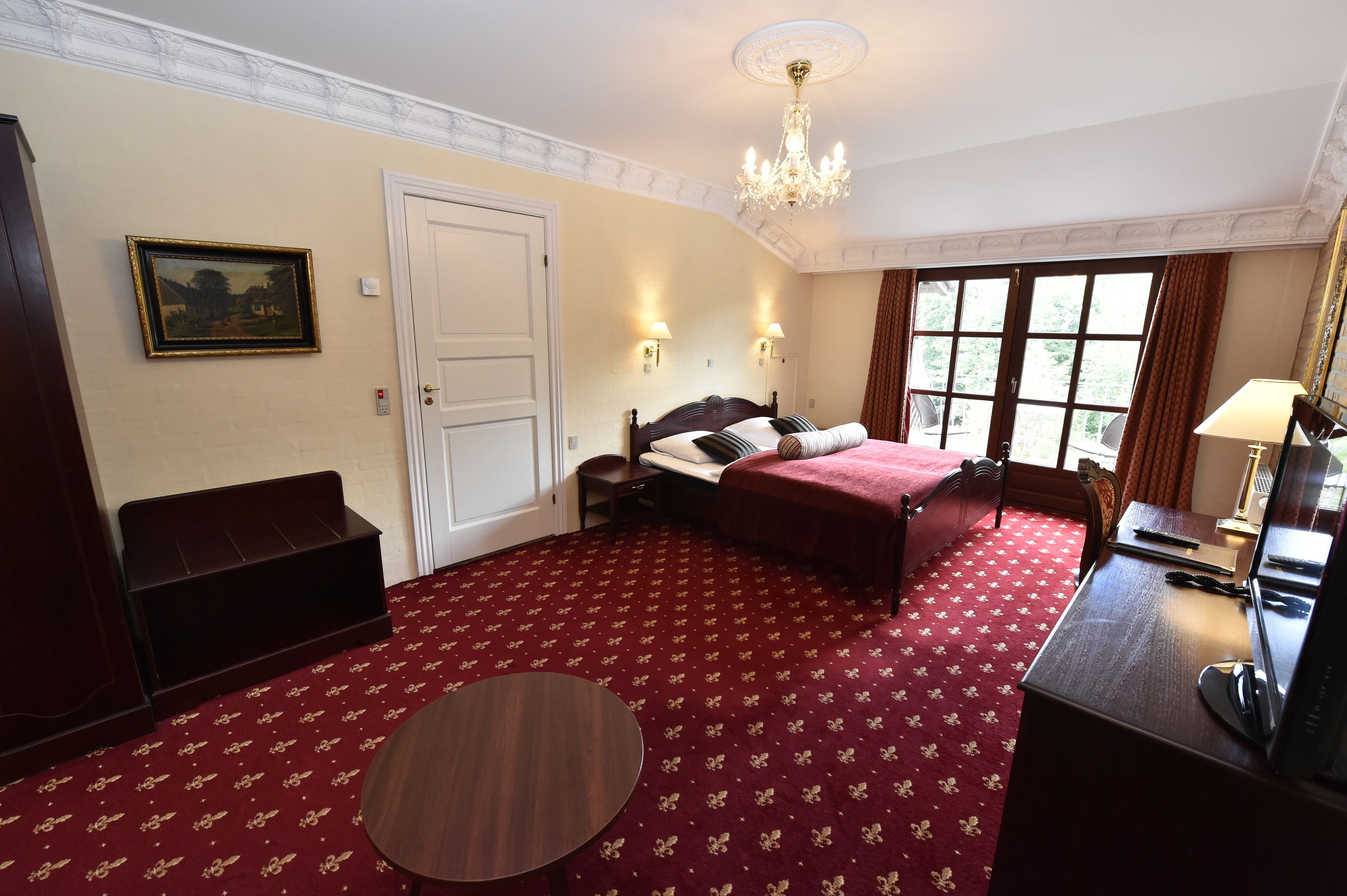 standard double room, balcony | 1 bedroom, pillow-top beds, desk, iron/ironing board