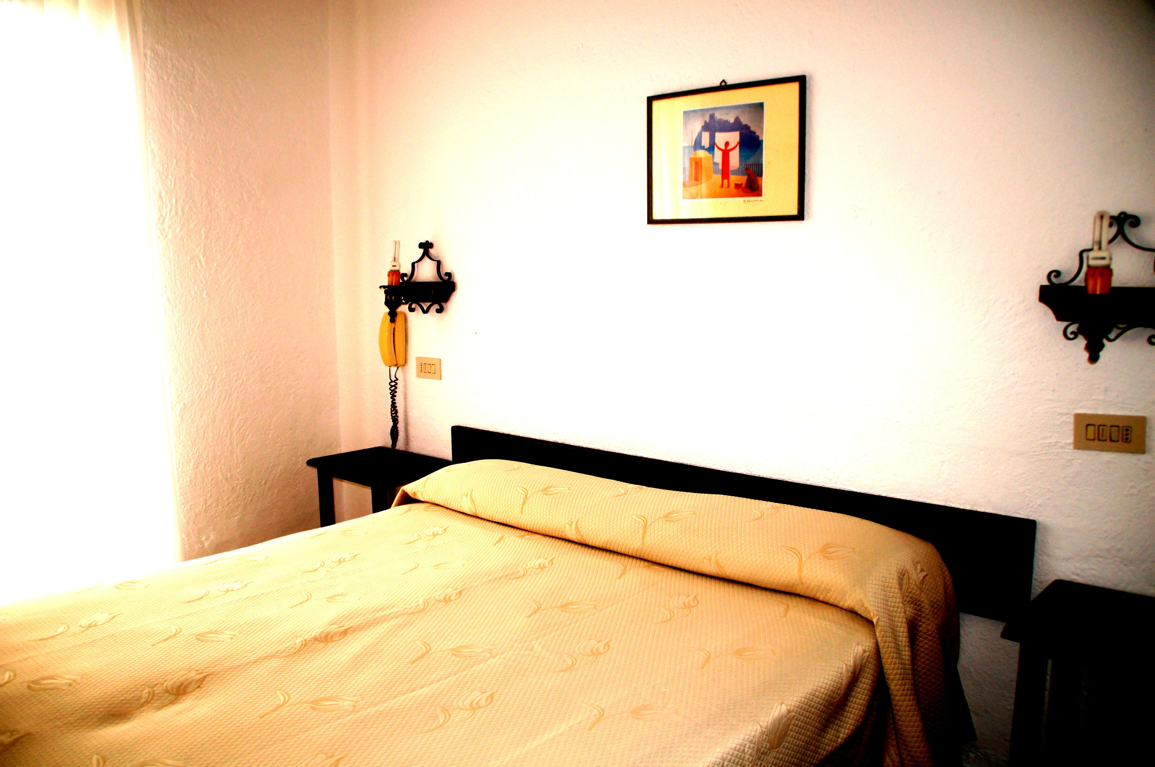 economy double room | in-room safe, desk, bed sheets