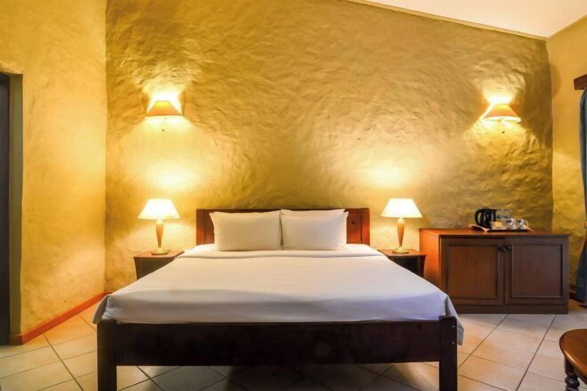 Minibar, in-room safe, desk, blackout curtains