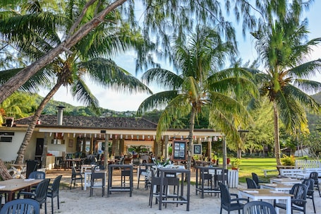 2 restaurants, lunch, dinner served; local cuisine