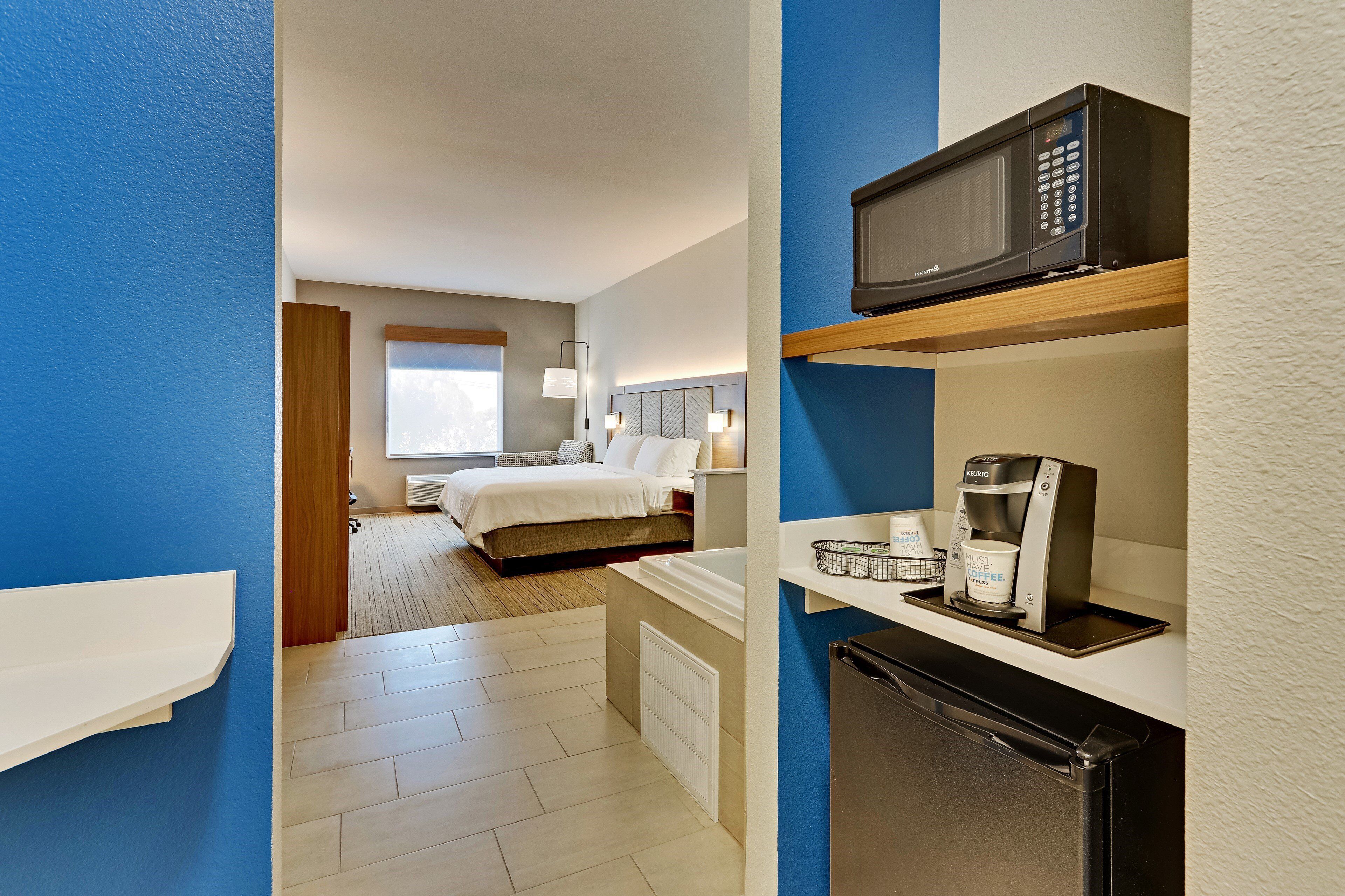 standard room, 1 king bed, jetted tub | premium bedding, down duvets, pillow-top beds, in-room safe