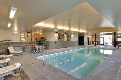 Indoor pool, sun loungers