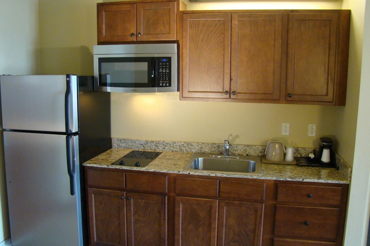 deluxe room, 2 double beds, kitchen (2 queen beds 1 bedroom full kitchen) | private kitchen | fridge, microwave, coffee/tea maker, cookware/dishes/utensils