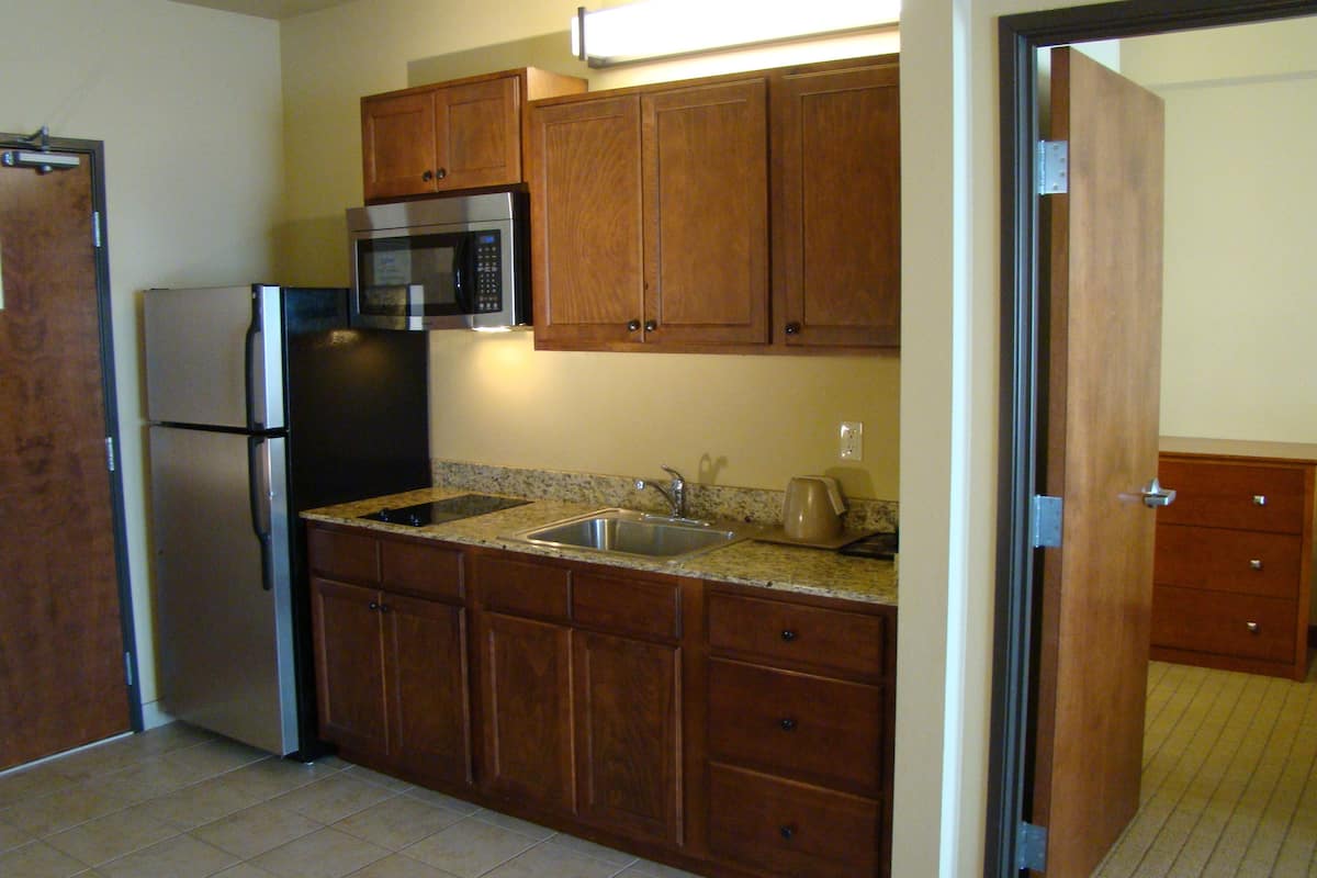 fridge, microwave, coffee/tea maker, cookware/dishes/utensils