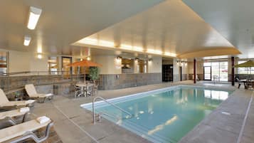 Indoor pool, sun loungers