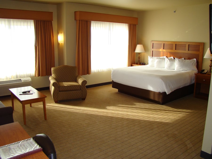 Deluxe Room, 1 King Bed, Kitchen (Large King Studio Half Kitchen) | Pillowtop beds, desk, laptop workspace, blackout drapes