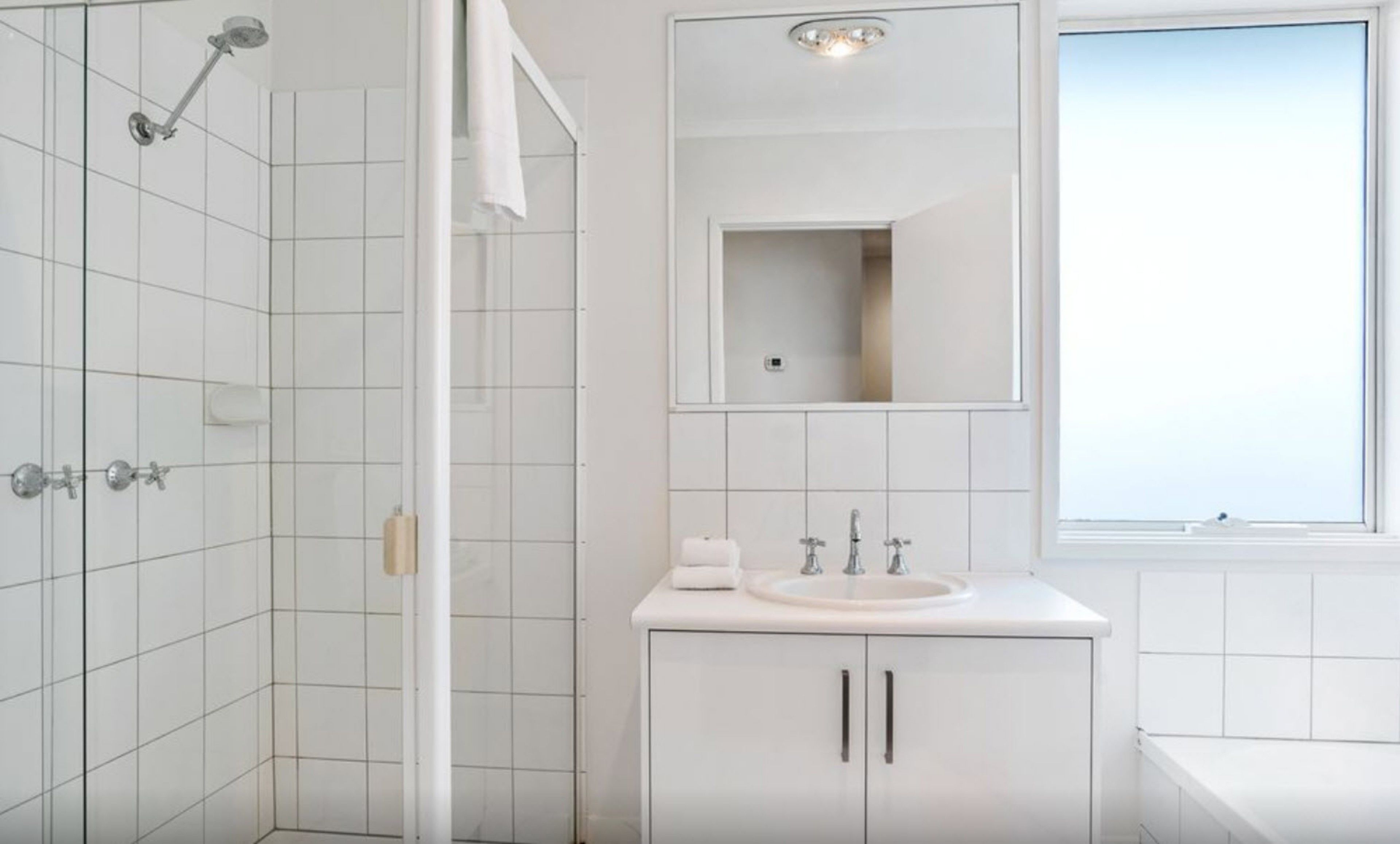three bedroom townhouse | bathroom | shower, free toiletries, hair dryer, towels