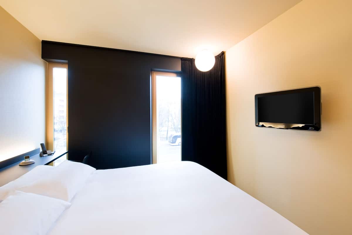 In-room safe, blackout drapes, soundproofing, free WiFi