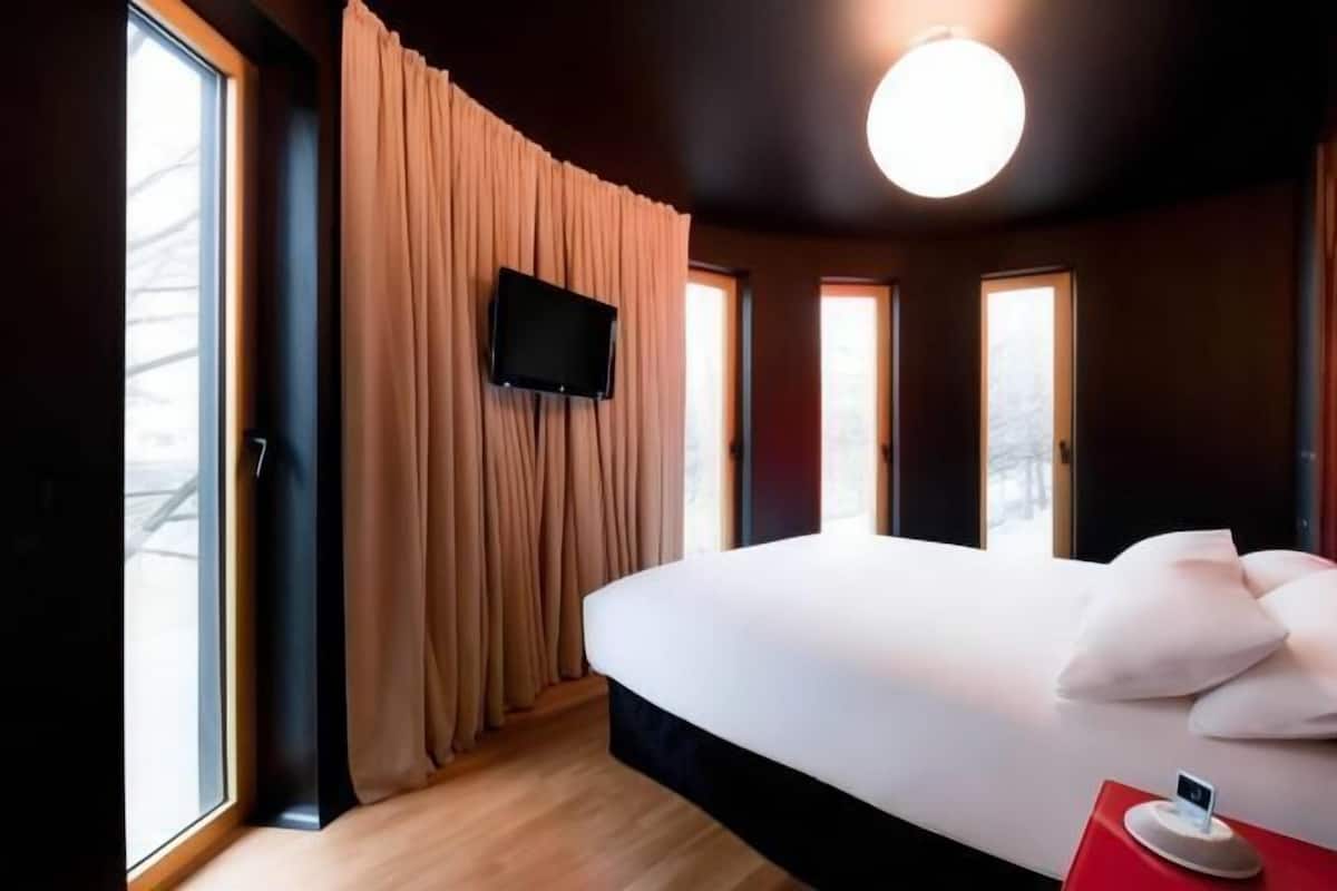 In-room safe, blackout curtains, soundproofing, free WiFi