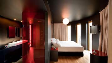 Caja de seguridad en la habitación, cortinas blackout y insonorización