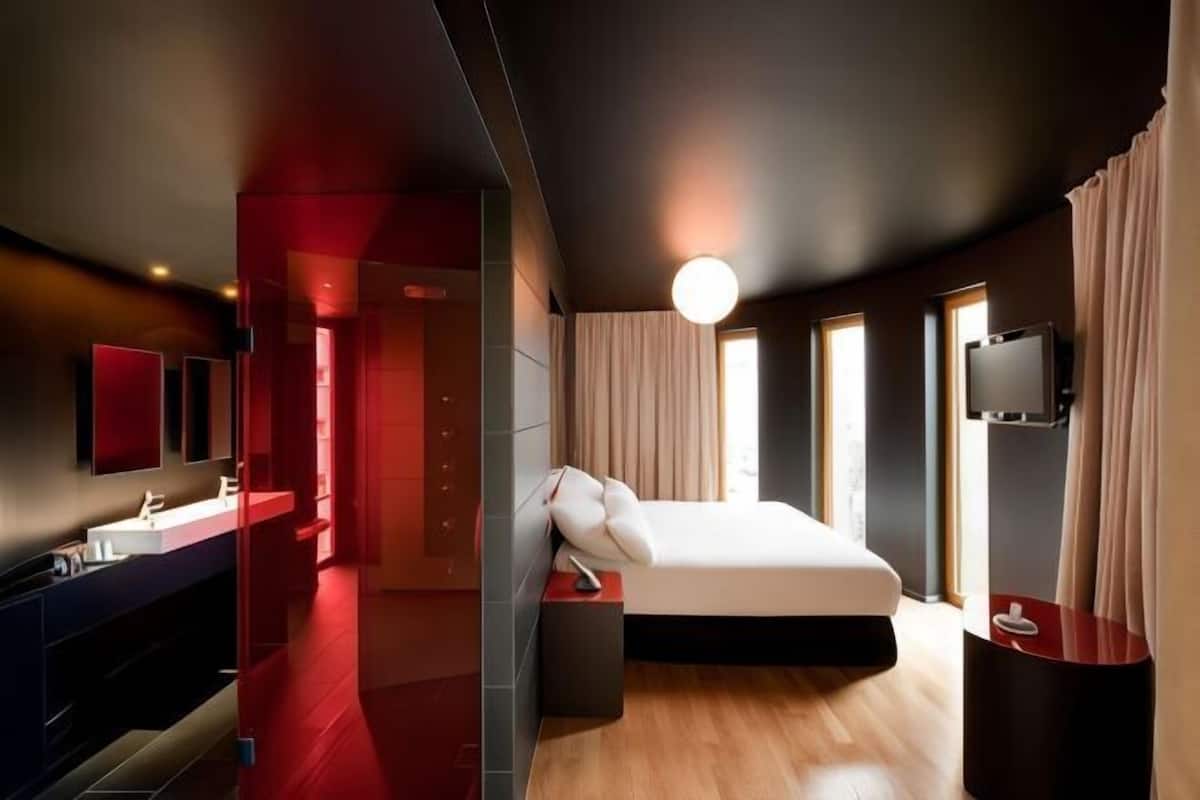 In-room safe, blackout curtains, soundproofing, free WiFi
