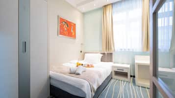 Hypo-allergenic bedding, minibar, in-room safe, desk