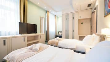 Double or Twin Room | Hypo-allergenic bedding, minibar, in-room safe, desk