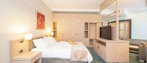 Superior Double Room, 1 Double Bed, Non Smoking, City View | Hypo-allergenic bedding, minibar, in-room safe, desk