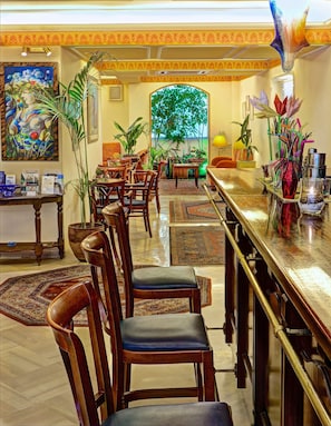 Bar (on property) - Nicola Hotel (Athens)