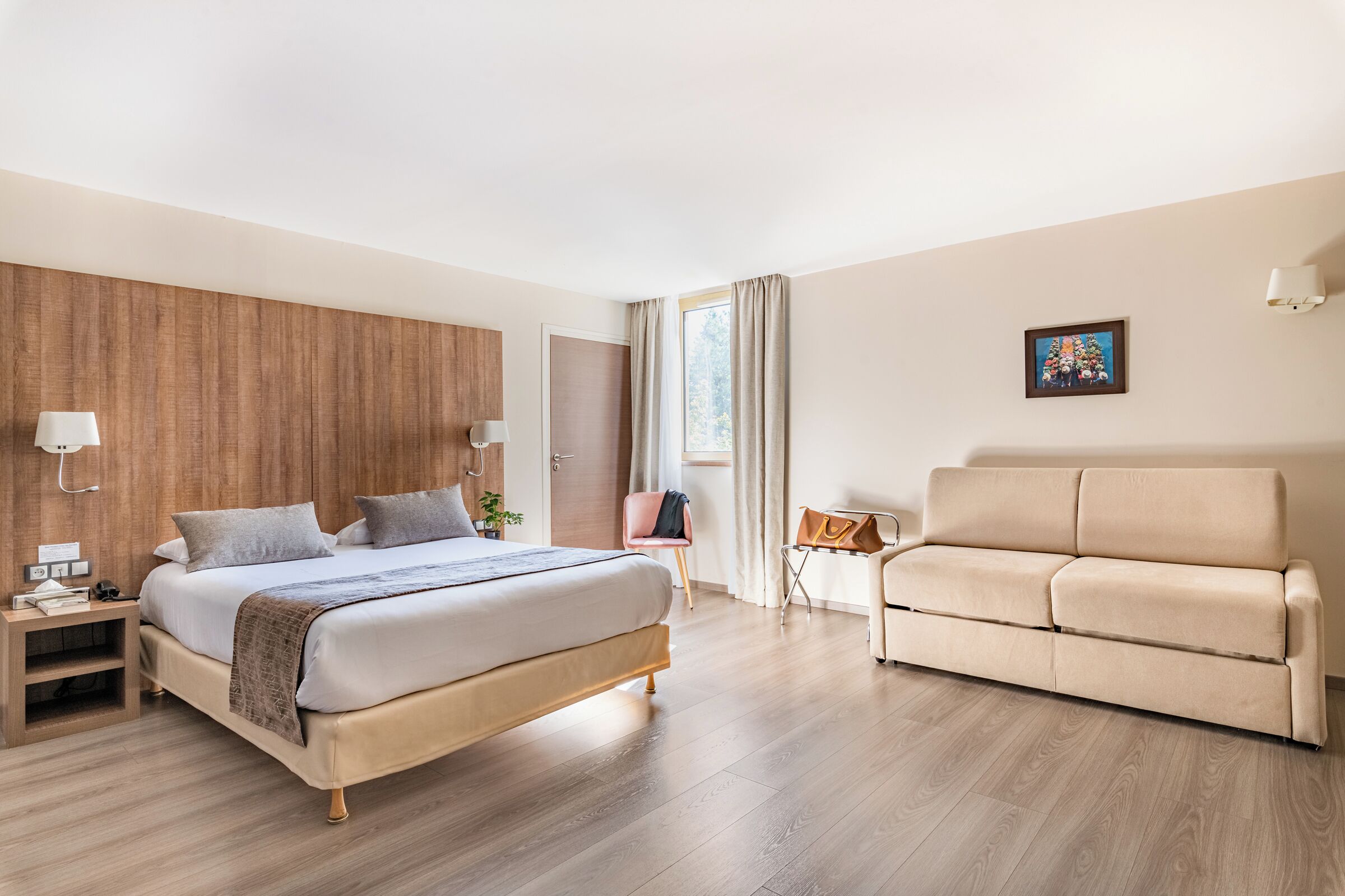 Ropa de cama de alta calidad y minibar 