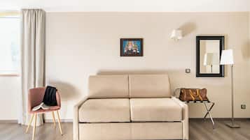 Family Room, Multiple Beds | Premium bedding, minibar, in-room safe, desk