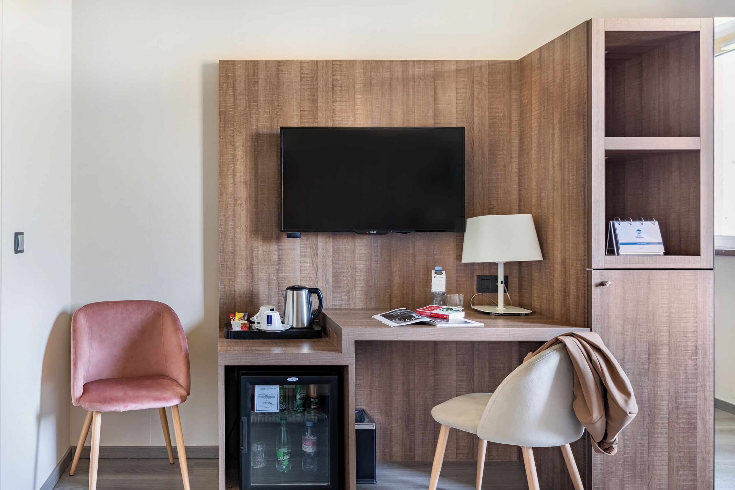 Standard Room, 2 Twin Beds | Premium bedding, minibar, in-room safe, desk