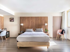 Habitación Confort, 1 cama matrimonial | Ropa de cama de alta calidad y minibar 