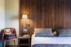 Habitación estándar, 1 cama Queen size, para no fumadores (Executive Level) | Ropa de cama de alta calidad y minibar
