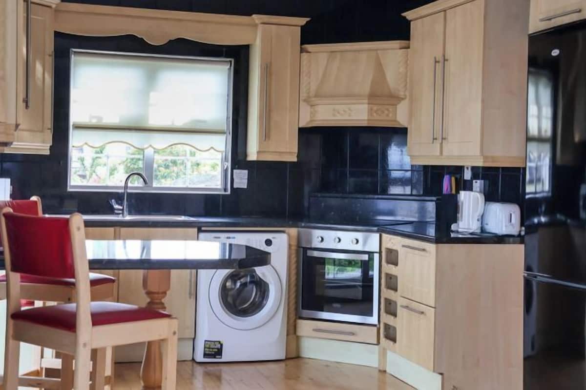 deluxe suite, 4 bedrooms, non smoking, ocean view | private kitchen