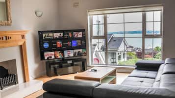 Deluxe Suite, 4 Bedrooms, Non Smoking, Ocean View | Living area