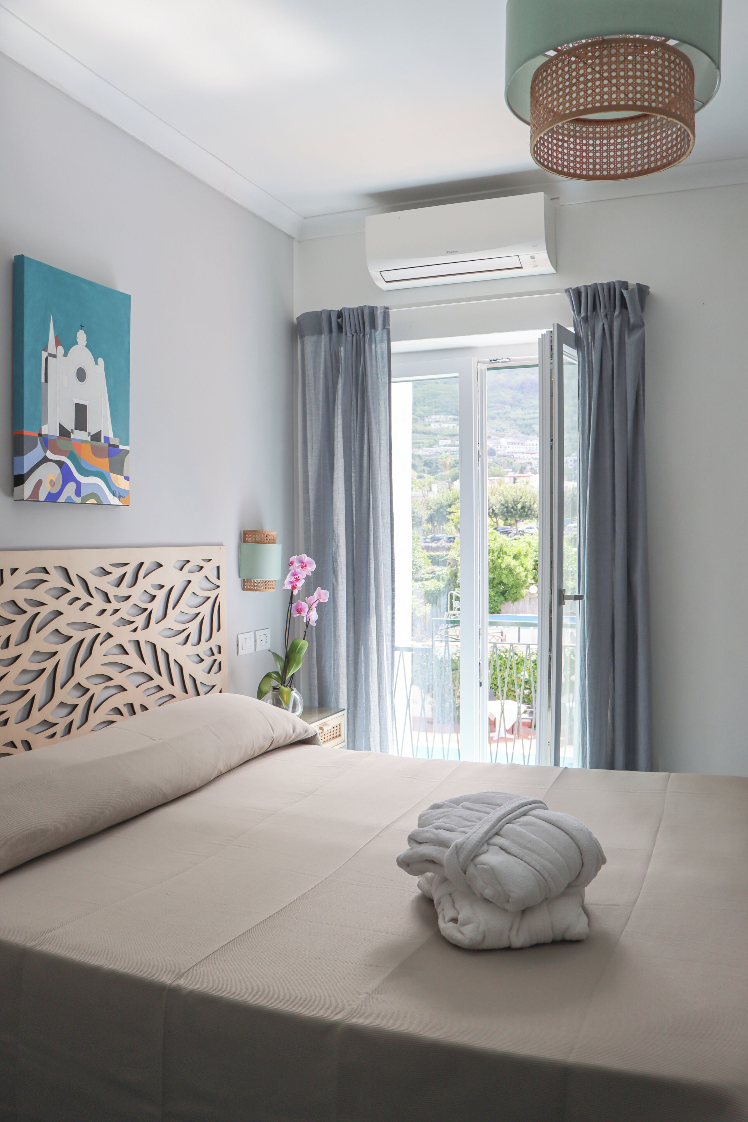 standard double room | in-room safe, desk, free wifi, bed sheets